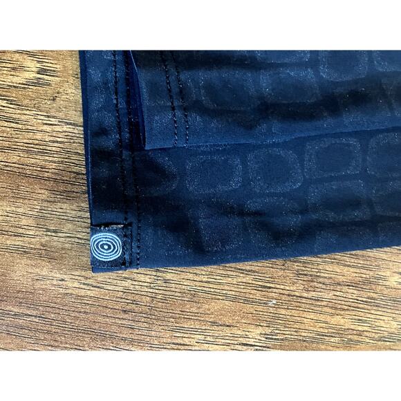 ONZIE Black Magic Capri Legging Tonal Animal Print S/M Small Medium MOB WIFE - Picture 4 of 6